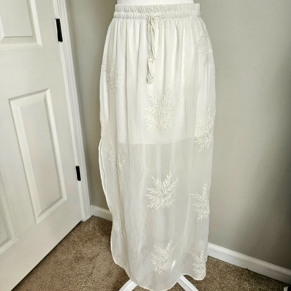 Zara Trafaluc Women's White Sheer Embroidered High Side Slits Maxi Skirt Waist